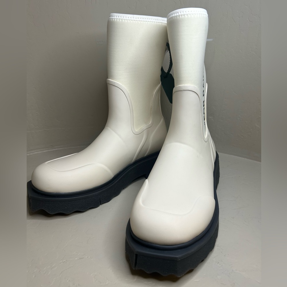 Off-White
slogan-print ankle boots